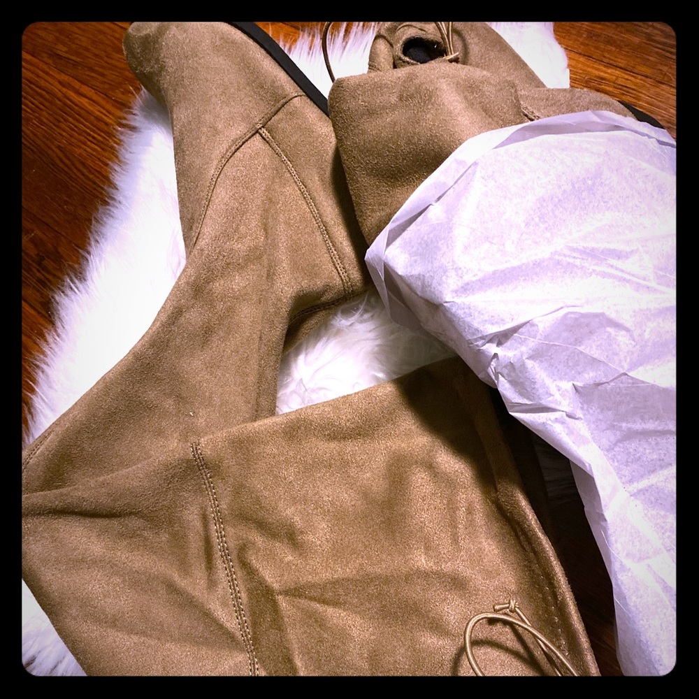 Knee-high Suede boot
